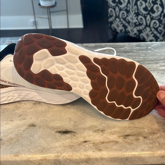 New Balance White and Black Sneakers with Leopard Accent - Picture 2 of 7